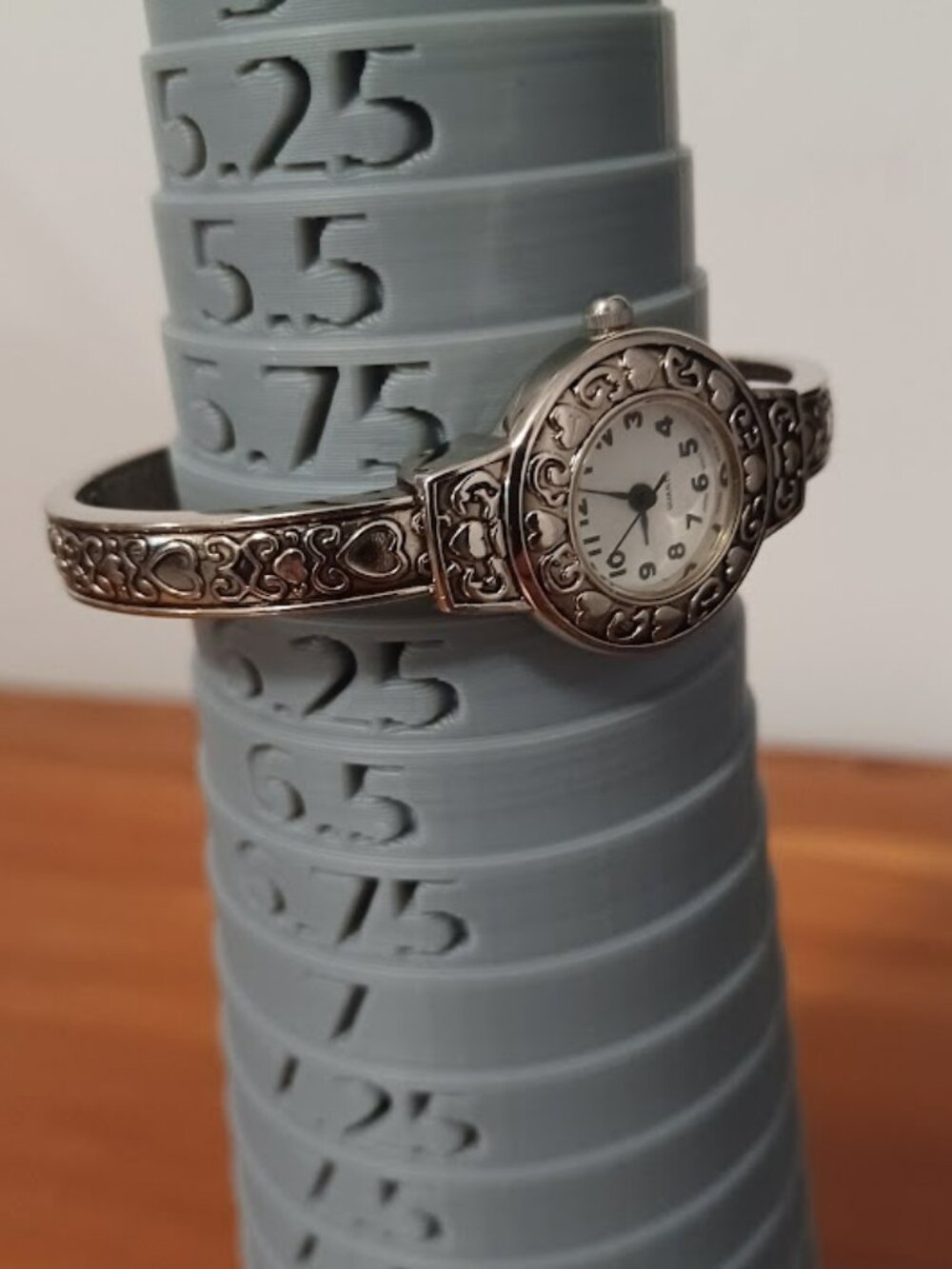 Vintage Ladies AVON Silver Tone Bangle Watch with Heart Motif - WORKS! - Picture 9 of 10